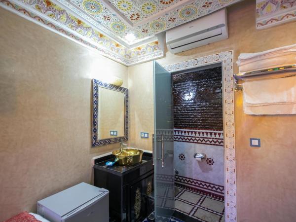Hotel & Ryad DALILA : photo 5 de la chambre chambre double deluxe (2 adultes + 1 enfant)