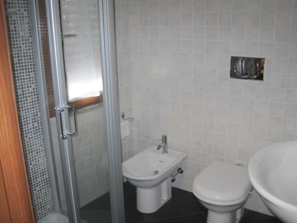 B&B Il Brigante : photo 8 de la chambre chambre double avec salle de bains privative