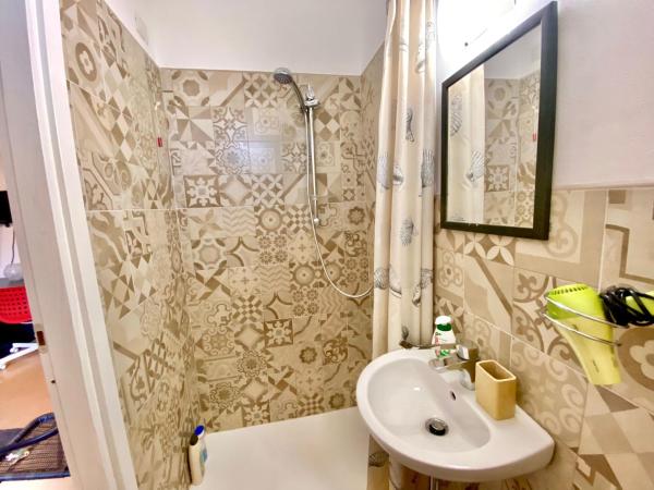 Maison Sarraj Affittacamere : photo 7 de la chambre chambre simple avec salle de bains privative
