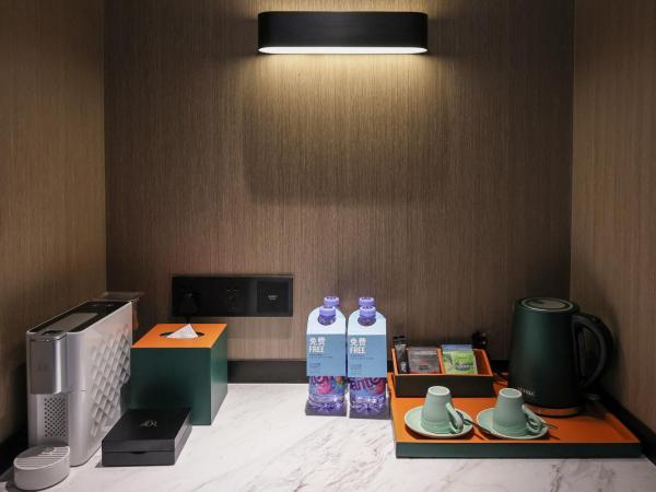 Four Points by Sheraton Shenzhen Bao'an : photo 5 de la chambre suite lit king-size premium - vue sur ville