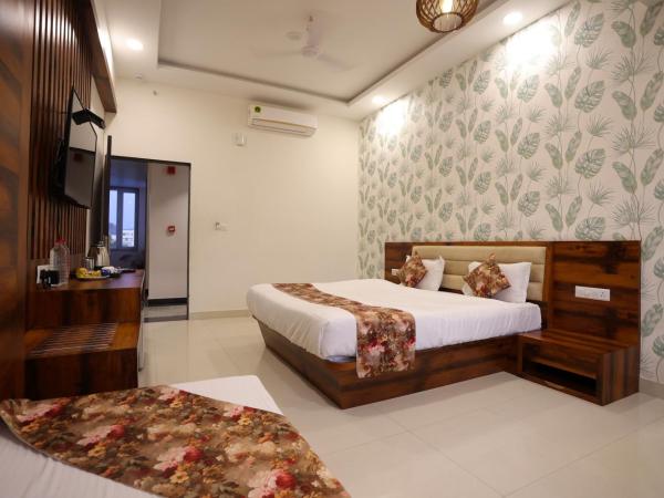 Hotel Bhairav Bagh with Swimming Pool : photo 6 de la chambre chambre lit king-size