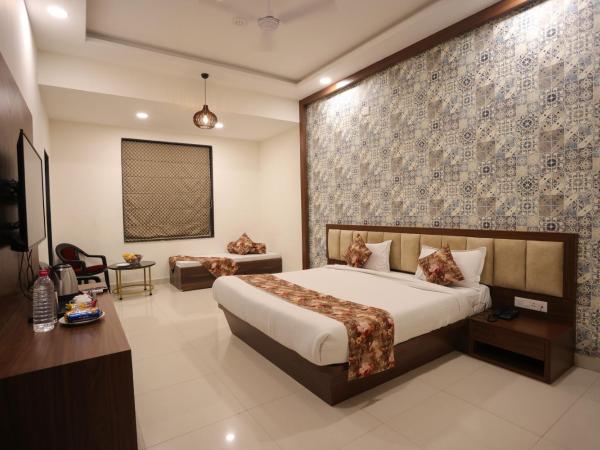 Hotel Bhairav Bagh with Swimming Pool : photo 7 de la chambre chambre lit king-size