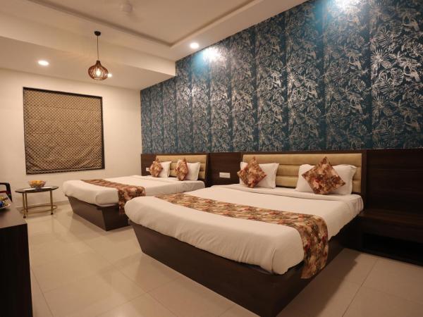 Hotel Bhairav Bagh with Swimming Pool : photo 8 de la chambre chambre familiale