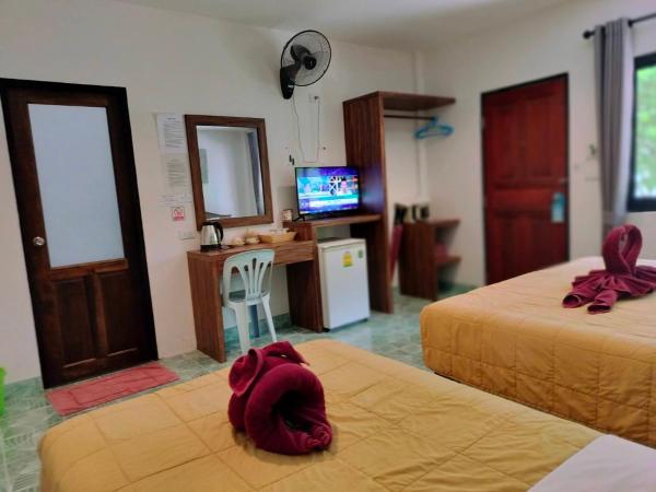 D.R. Lanta Bay Resort : photo 6 de la chambre bungalow (3 adultes)