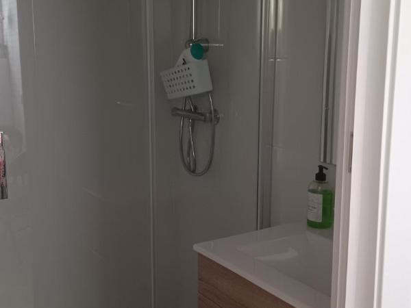 El Colmenar Habitaciones : photo 5 de la chambre chambre triple avec salle de bains privative