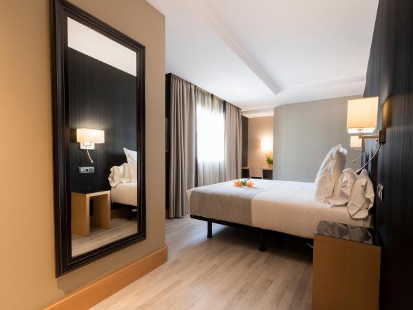 Hotel Plaza : photo 8 de la chambre chambre lit queen-size