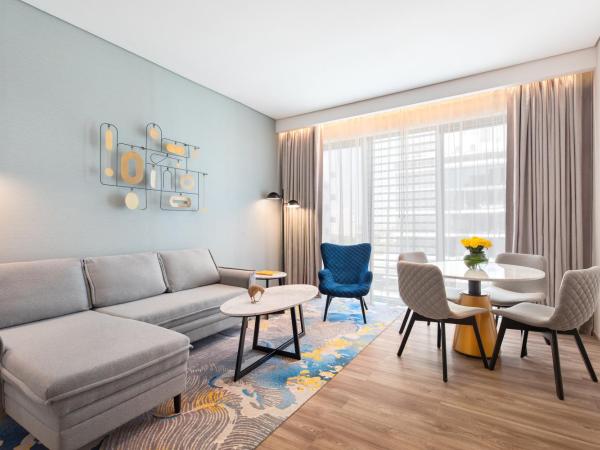 voco Dubai The Palm, an IHG Hotel : photo 5 de la chambre suite 1 chambre avec canapé-lit - vue sur ville