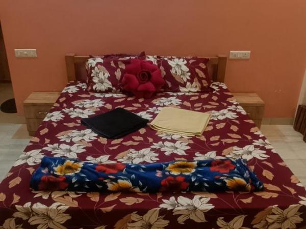 HOTEL RAJANIGANDHA home stay : photo 1 de la chambre chambre lit king-size deluxe