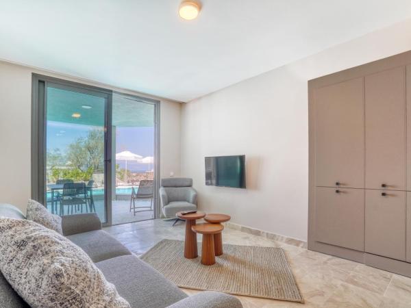 Olira Türkbükü Residences : photo 2 de la chambre appartement - vue sur piscine 