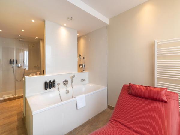 Mercure Warszawa Grand : photo 7 de la chambre suite junior lit queen-size