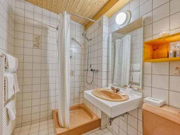 Hôtel Les Sources : photo 1 de la chambre chambre double avec balcon