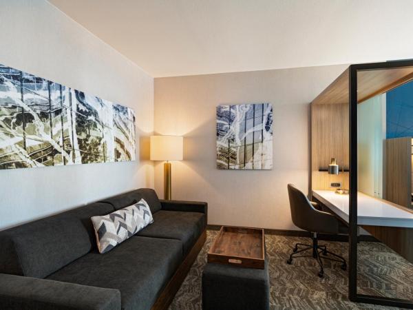 SpringHill Suites by Marriott Dallas Richardson/University Area : photo 2 de la chambre suite with two queen beds, sofa bed and trundle bed - hearing accessible