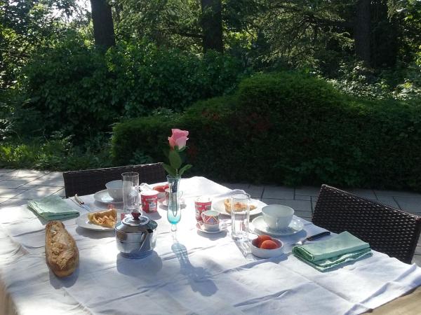 chambre dans maison avec piscine et cuisine : photo 4 de la chambre chambre double avec salle de bains privative