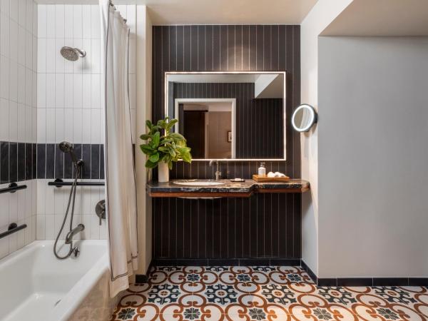 Estancia La Jolla Hotel & Spa : photo 4 de la chambre chambre domaine avec 2 lits queen-size - accessible aux personnes à mobilité réduite