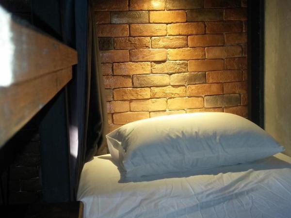 bangkok bed place : photo 4 de la chambre chambre familiale avec salle de bains privative