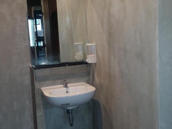 bangkok bed place : photo 5 de la chambre chambre familiale avec salle de bains privative