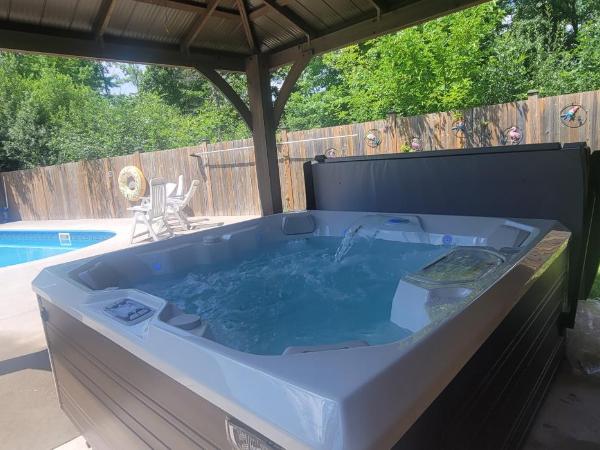 Niagara Falls Villa with Private pool, hottub, water view and Breakfast : photo 2 de la chambre villa avec piscine privée