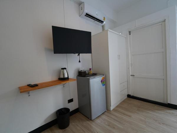 RoomQuest IT Square Don Mueang Airport : photo 5 de la chambre chambre double avec balcon