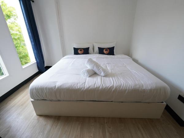 RoomQuest IT Square Don Mueang Airport : photo 7 de la chambre chambre double avec balcon