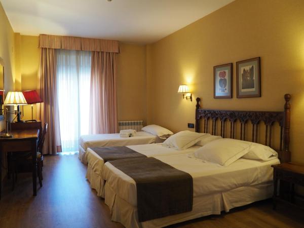 Hotel Ele Puente Romano de Salamanca : photo 4 de la chambre chambre triple
