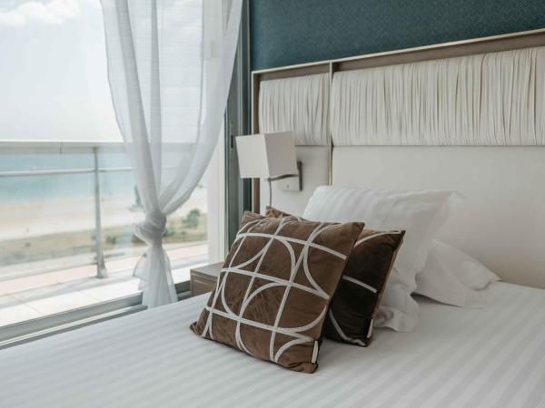 Le Diana Hôtel & Spa NUXE : photo 2 de la chambre chambre double supérieure avec vue panoramique sur mer