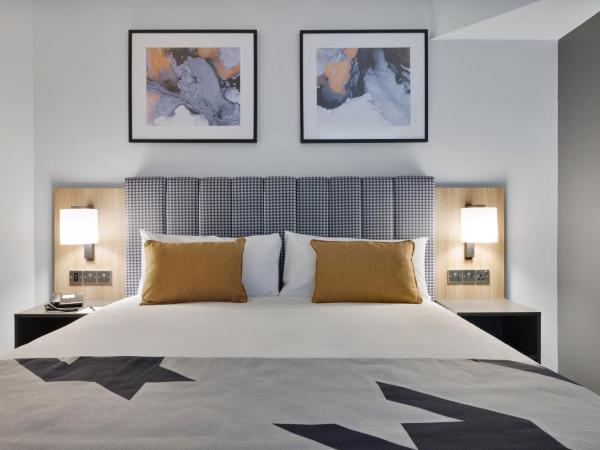 Riu Plaza London Victoria : photo 2 de la chambre suite junior familiale lit king-size