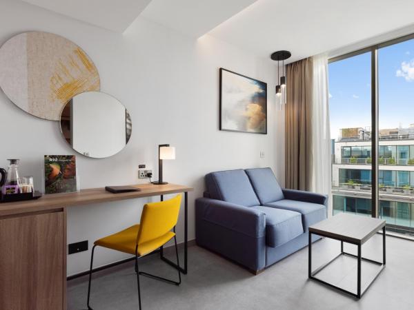 Riu Plaza London Victoria : photo 4 de la chambre suite junior familiale lit king-size