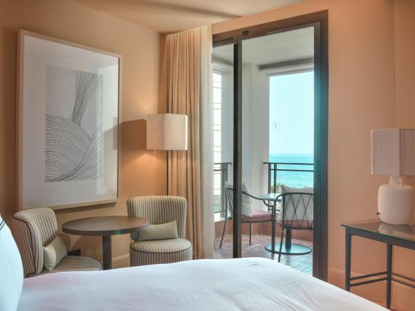 El Fuerte Marbella : photo 9 de la chambre chambre double suprême - vue partielle sur mer