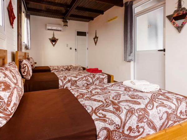 The Rina Hostel : photo 8 de la chambre chambre triple - vue sur mer