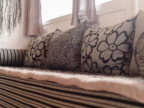 The Rina Hostel : photo 6 de la chambre chambre double - vue sur mer