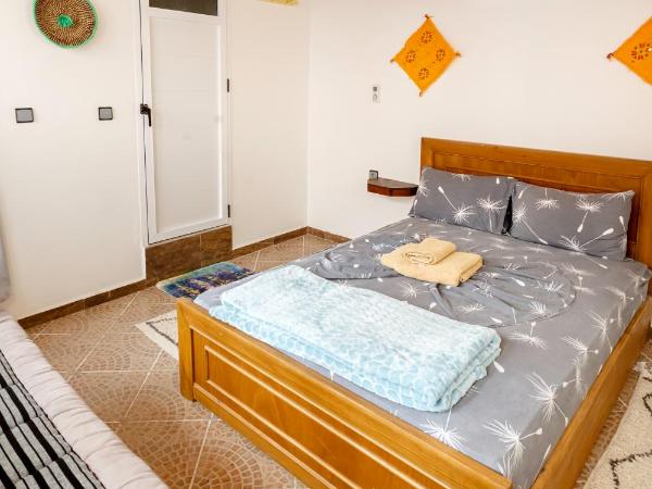 The Rina Hostel : photo 8 de la chambre chambre double - vue sur mer