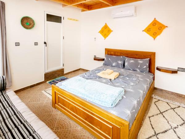 The Rina Hostel : photo 10 de la chambre chambre double - vue sur mer