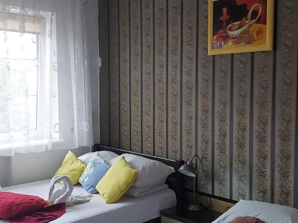 хостел : photo 2 de la chambre chambre triple avec salle de bains commune
