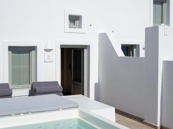 Asha Luxury Suites : photo 2 de la chambre suite eon avec bain à remous extérieur - vue sur caldeira