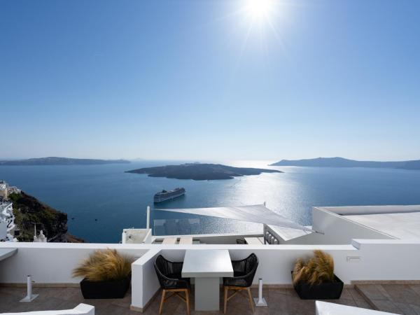 Asha Luxury Suites : photo 6 de la chambre suite eon avec bain à remous extérieur - vue sur caldeira