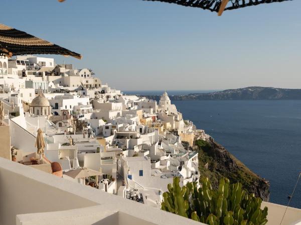 Asha Luxury Suites : photo 8 de la chambre suite eon avec bain à remous extérieur - vue sur caldeira
