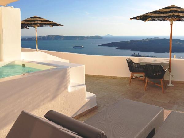 Asha Luxury Suites : photo 3 de la chambre suite inertia avec bain à remous extérieur - vue sur caldeira