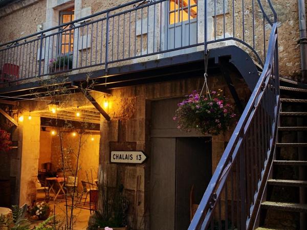 Repos à Ribérac B&B : photo 1 de la chambre appartement avec balcon