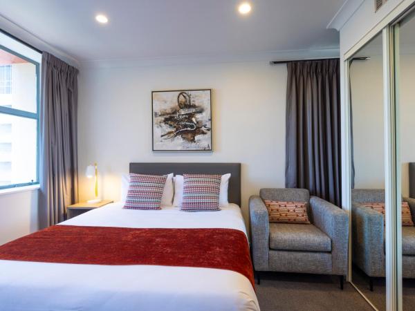Quest On The Terrace Serviced Apartments : photo 2 de la chambre studio lit king-size