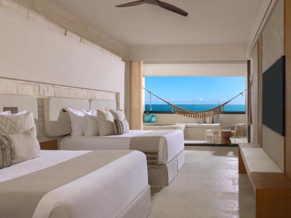 Impression Isla Mujeres by Secrets - Adults Only - All Inclusive : photo 2 de la chambre suite junior double avec bain à remous - vue partielle sur océan