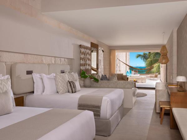 Impression Isla Mujeres by Secrets - Adults Only - All Inclusive : photo 2 de la chambre suite junior double signature avec bain à remous - vue sur océan