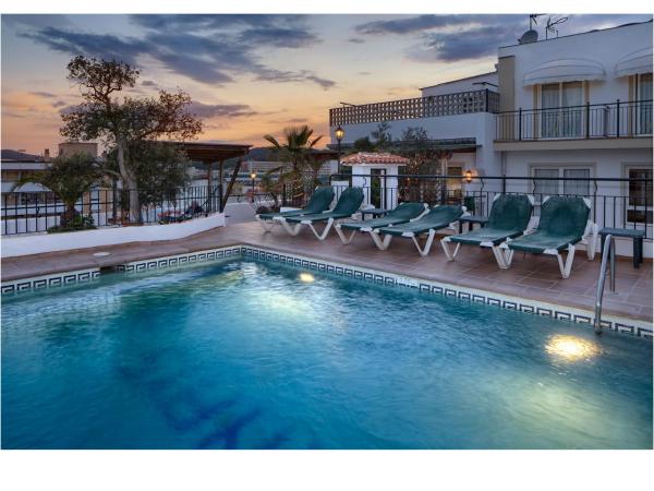 Hotel Ninays : photo 4 de la chambre chambre quadruple