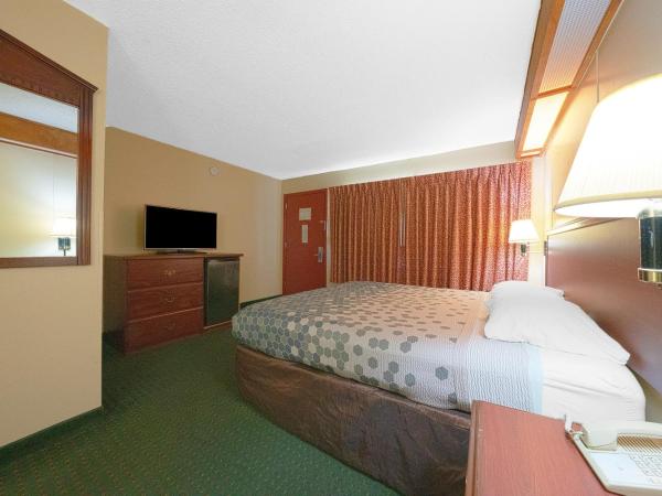 Broadway Inn by OYO Portland Downtown : photo 2 de la chambre lit king-size