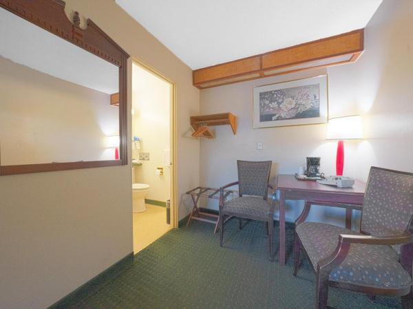 Broadway Inn by OYO Portland Downtown : photo 8 de la chambre chambre lit queen-size - non-fumeurs