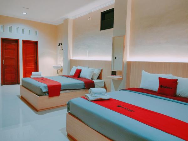 RedDoorz near Jogja National Museum : photo 2 de la chambre chambre familiale