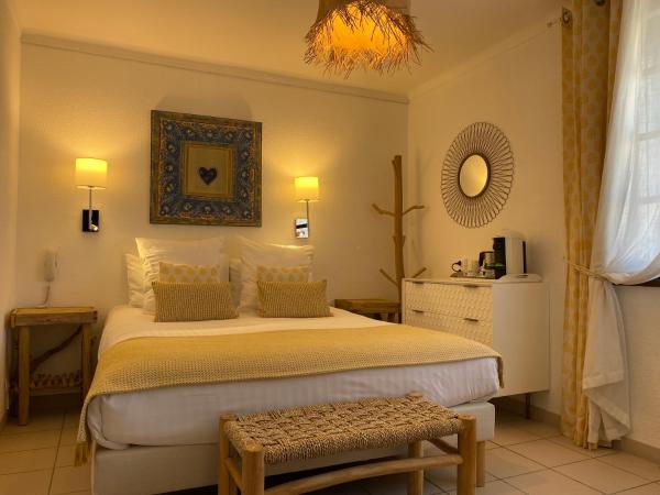 Hôtel Le Neptune en Camargue : photo 3 de la chambre chambre double – vue sur lac