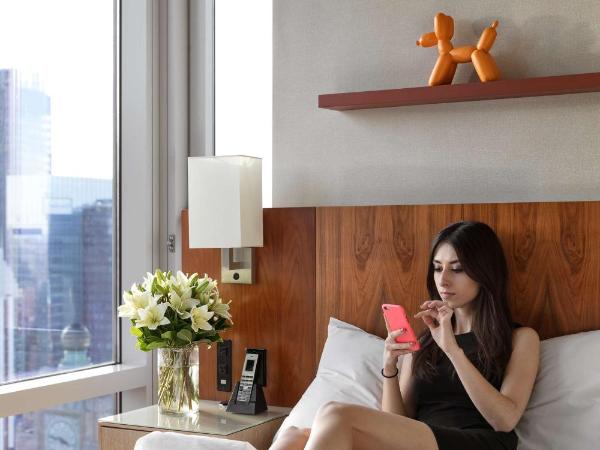 Hyatt Centric Times Square New York : photo 2 de la chambre suite king avec vue sur times square