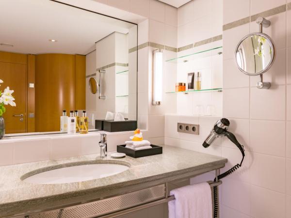 THE MADISON Hotel Hamburg : photo 4 de la chambre chambre standard lit queen-size