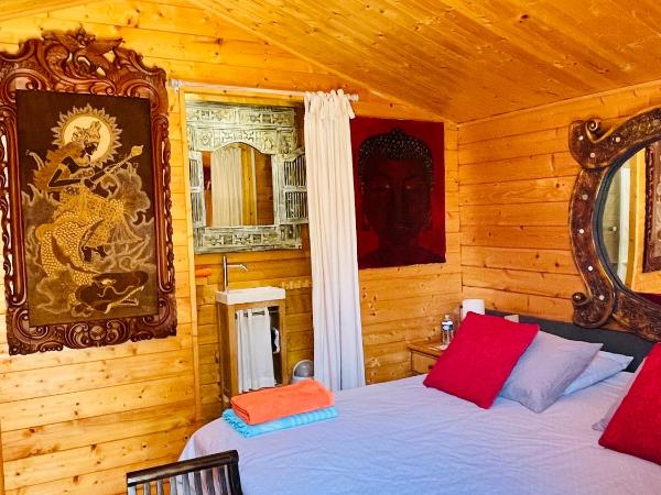 Villa 55 : photo 4 de la chambre chambre double ou lits jumeaux avec accès piscine