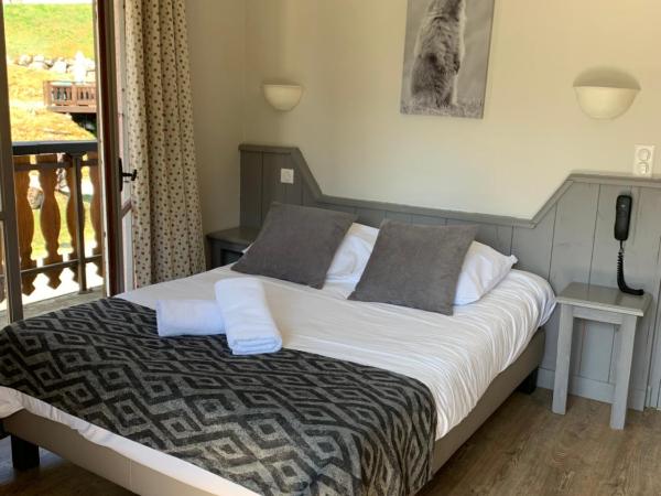 Hotel Le Concorde : photo 3 de la chambre chambre triple avec baignoire